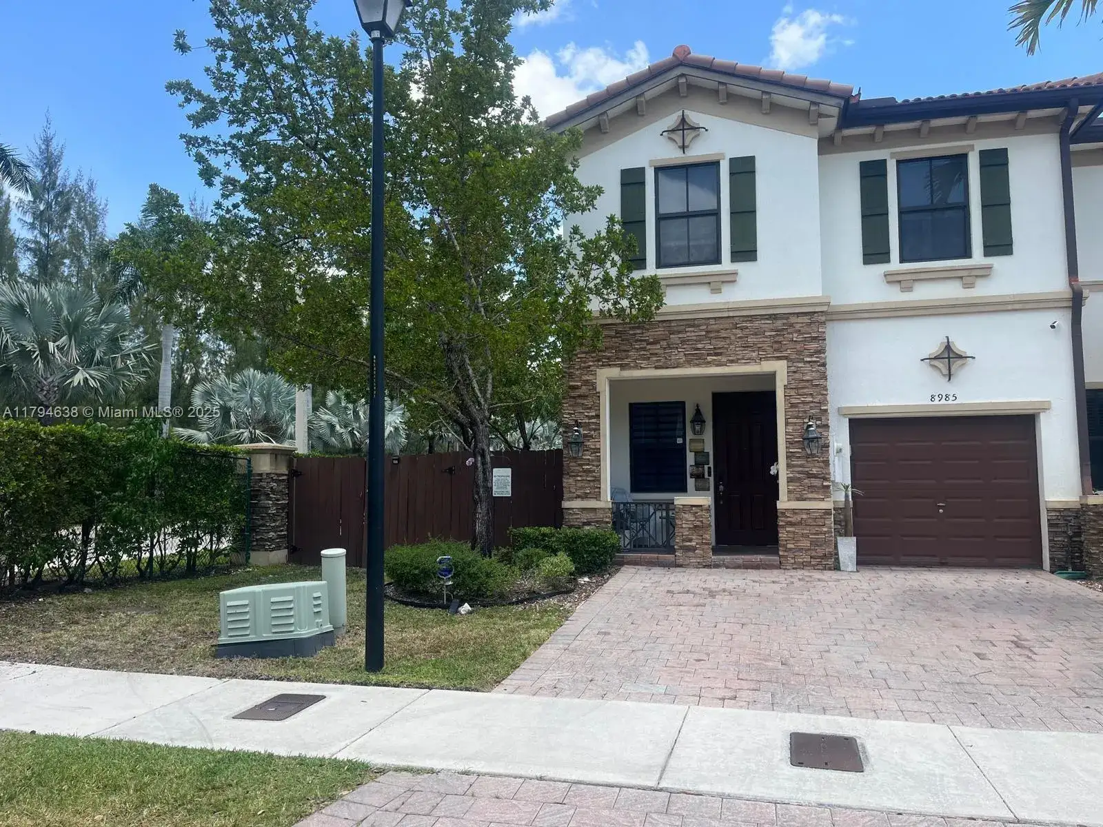 4 bedroom 2 bath Residential Lease for rent at 8985 NW 98th Ave, Doral FL 33178