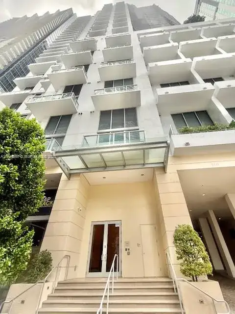 1 bedroom 1 bath Residential for sale at 1050 Brickell Ave # 1602, Miami FL 33131