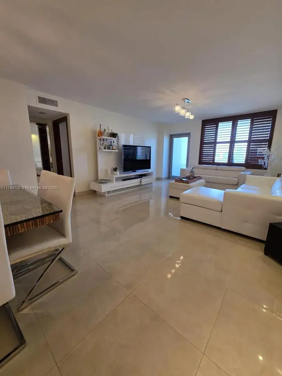 1 bedroom 1 bath Residential Lease for rent at 9225 Collins Ave # 1409, Surfside FL 33154