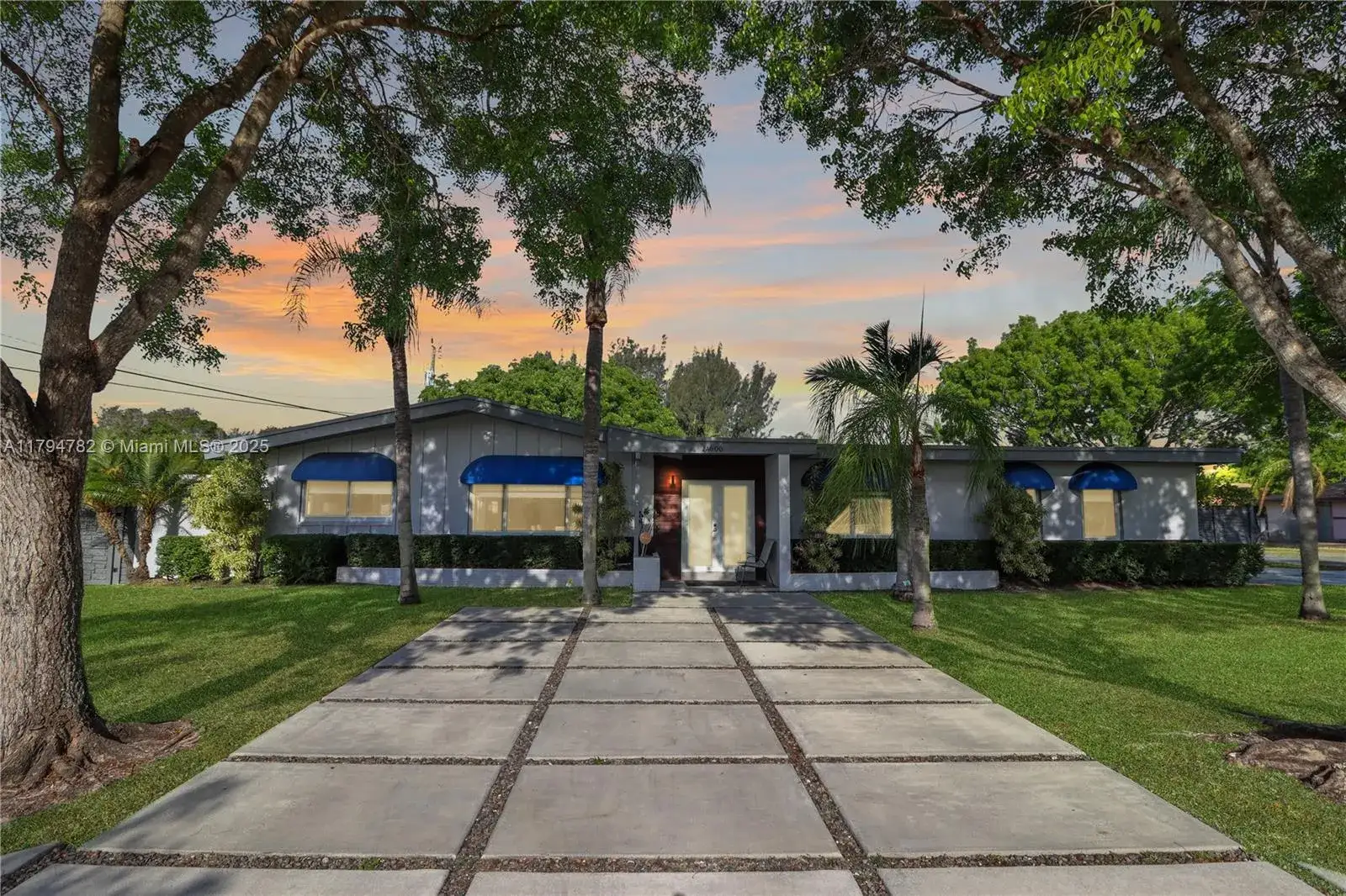 4 bedroom 3 bath Residential for sale at 14600 SW 87th Ct, Palmetto Bay FL 33176