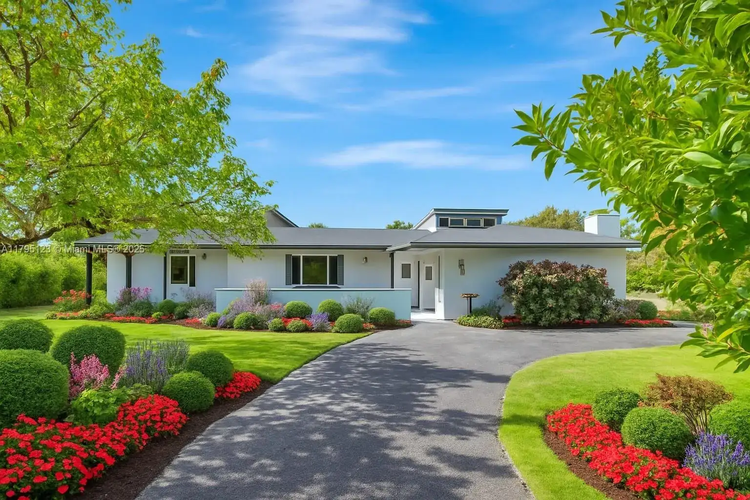 5 bedroom 4 bath Residential for sale at 7600 SW 124th St, Pinecrest FL 33156
