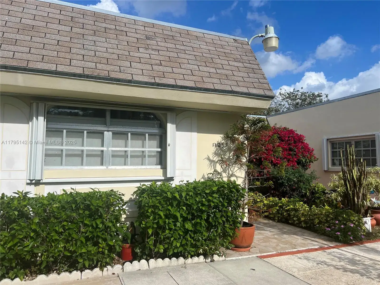 1 bedroom 2 bath Residential for sale at 11257 SW 172nd St, Miami FL 33157
