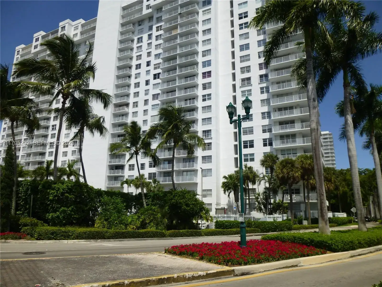 2 bedroom 2 bath Residential for sale at 2801 NE 183rd St # 1507W, Aventura FL 33160