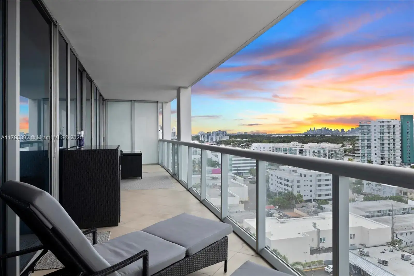 2 bedroom 2 bath Residential for sale at 6799 Collins Ave # 1106, Miami Beach FL 33141