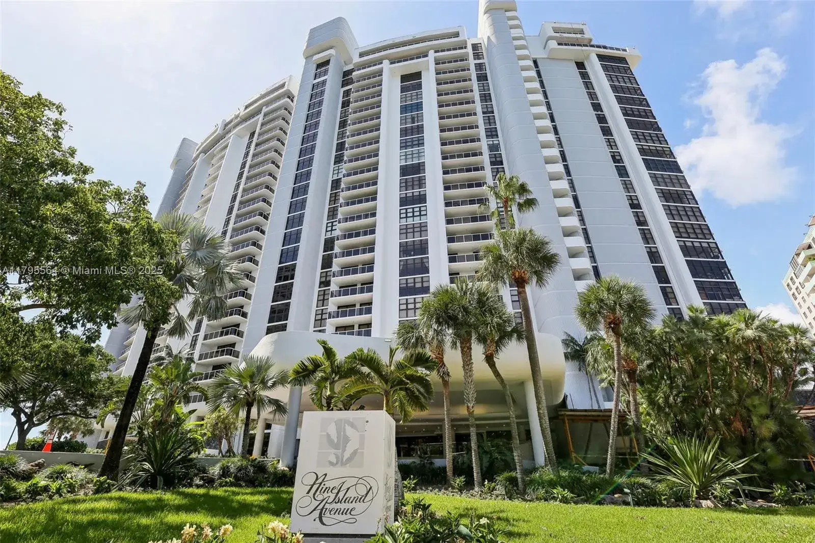 3 bedroom 2 bath Residential for sale at 9 Island Ave # 1209, Miami Beach FL 33139