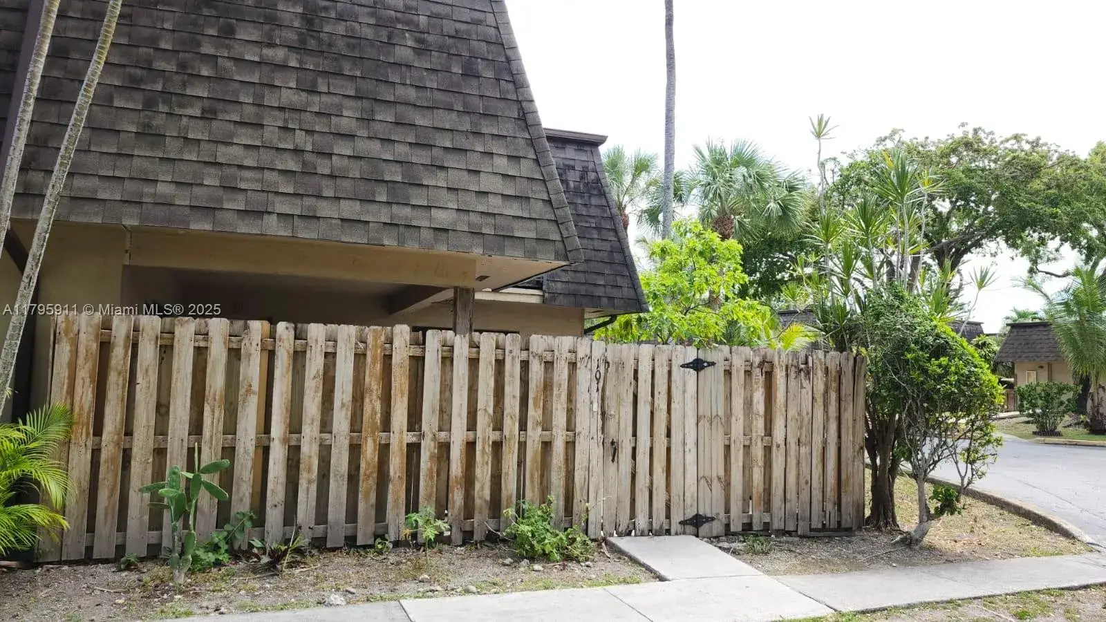 3 bedroom 2 bath Residential Lease for rent at 14293 SW 94th Cir Ln # 27, Miami FL 33186