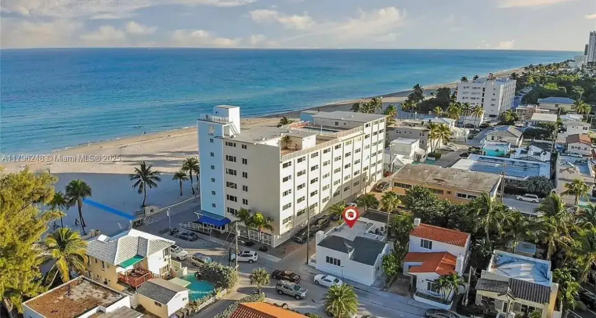 1 bedroom 2 bath Residential Lease for rent at 310 Oregon St # 3, Hollywood FL 33019