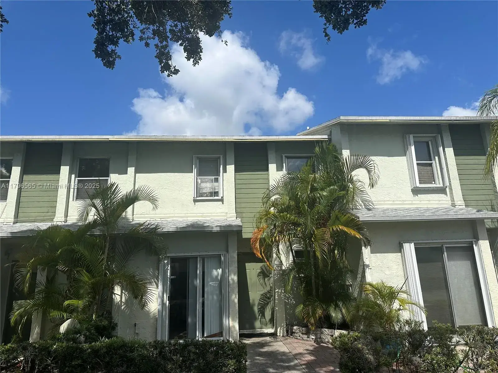 2 bedroom 2 bath Residential for sale at 878 Crystal Lake Dr, Deerfield Beach FL 33064