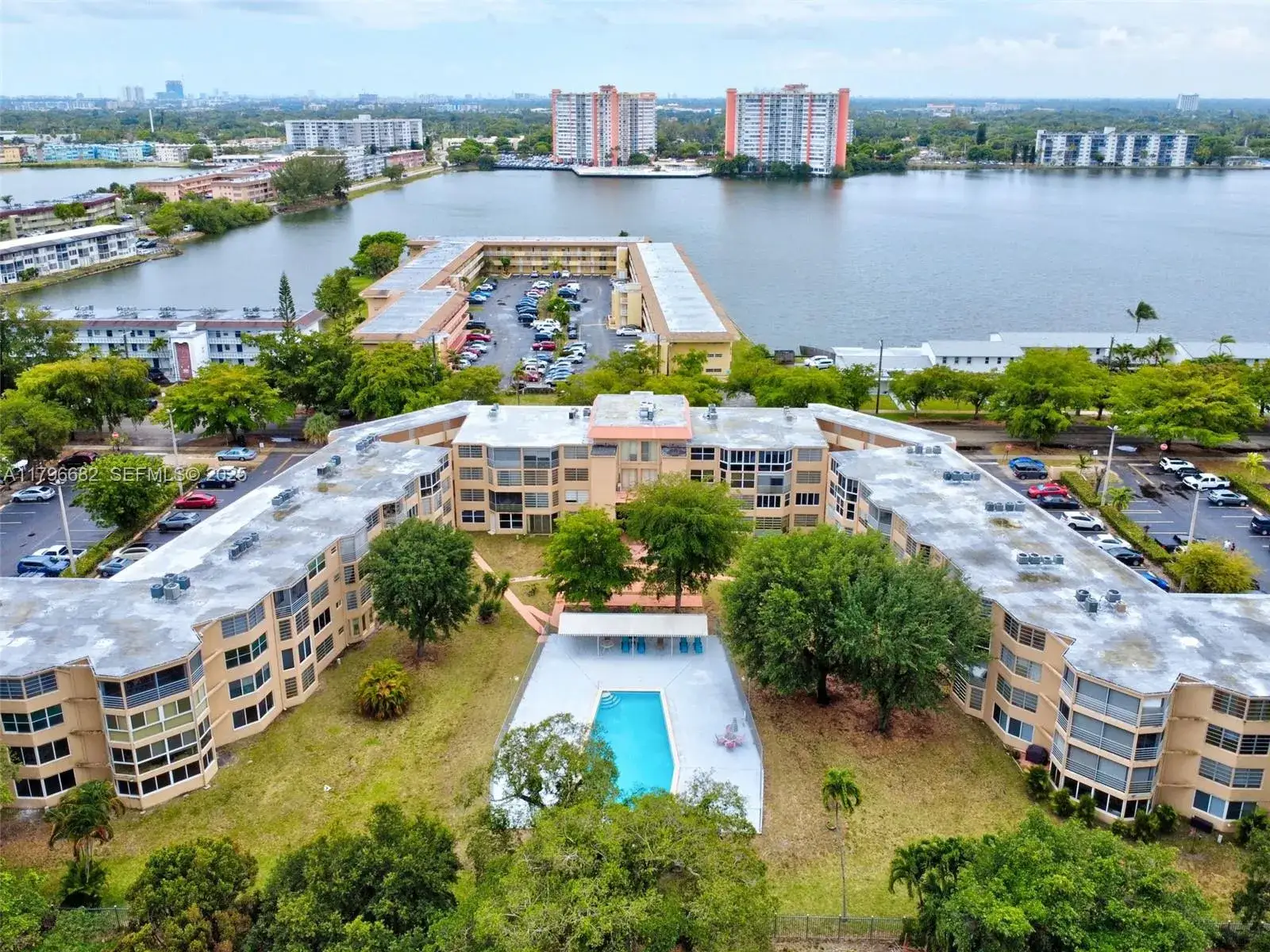 2 bedroom 2 bath Residential for sale at 1301 NE 191st St # F417, Miami FL 33179