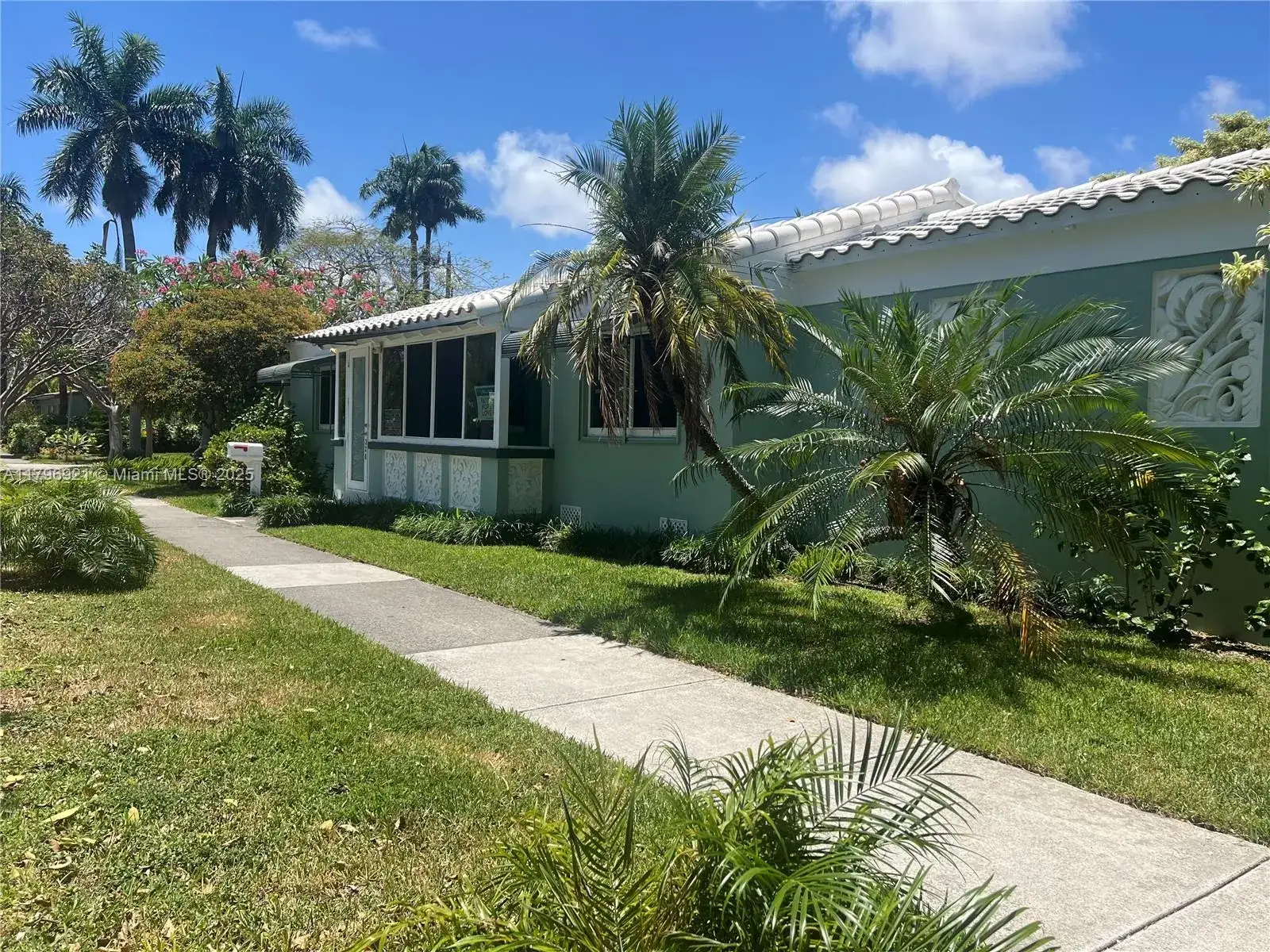 3 bedroom 3 bath Residential for sale at 326 S 14th Ave, Hollywood FL 33020