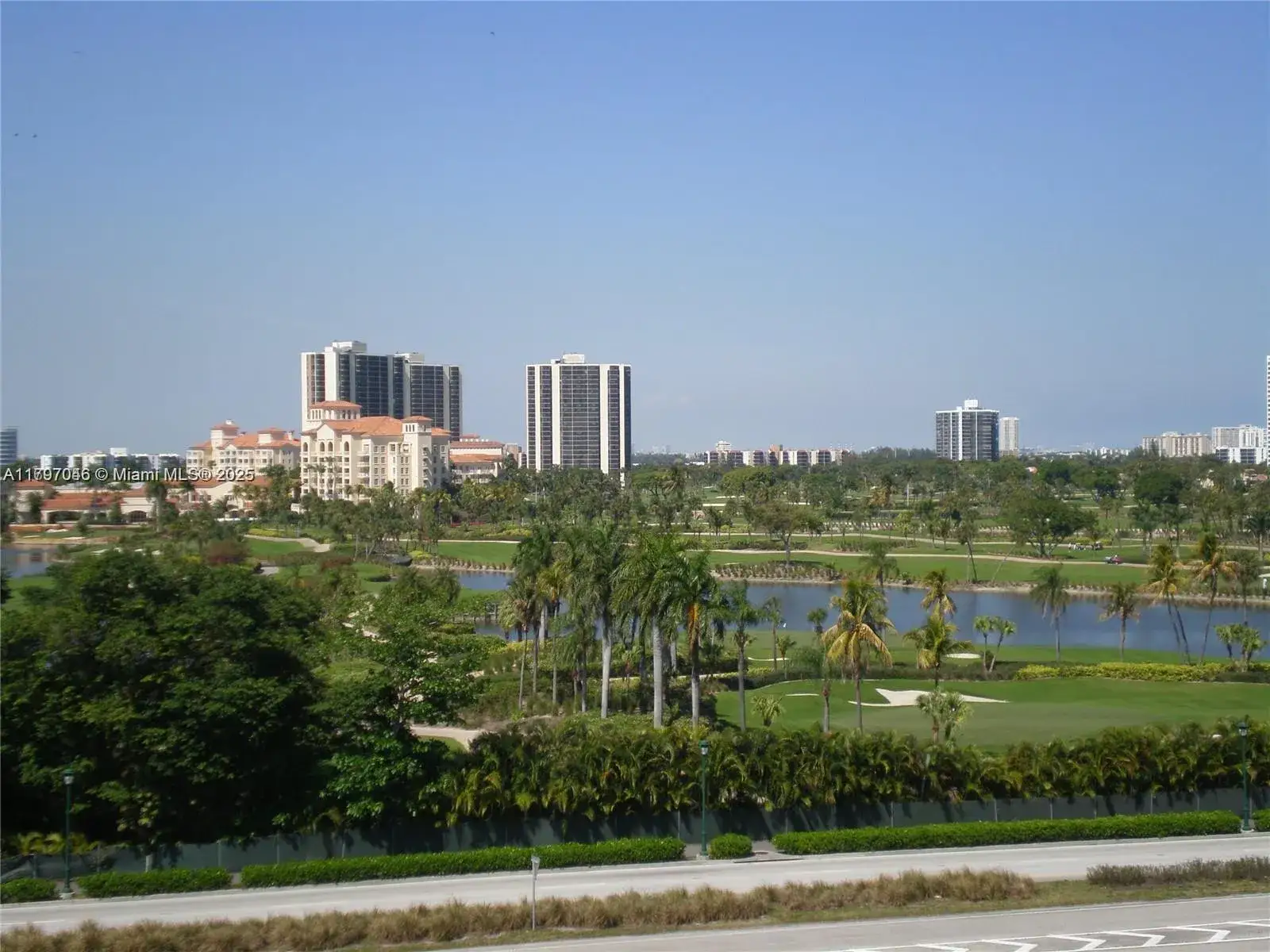 2 bedroom 2 bath Residential for sale at 3300 NE 191st St # 806, Aventura FL 33180