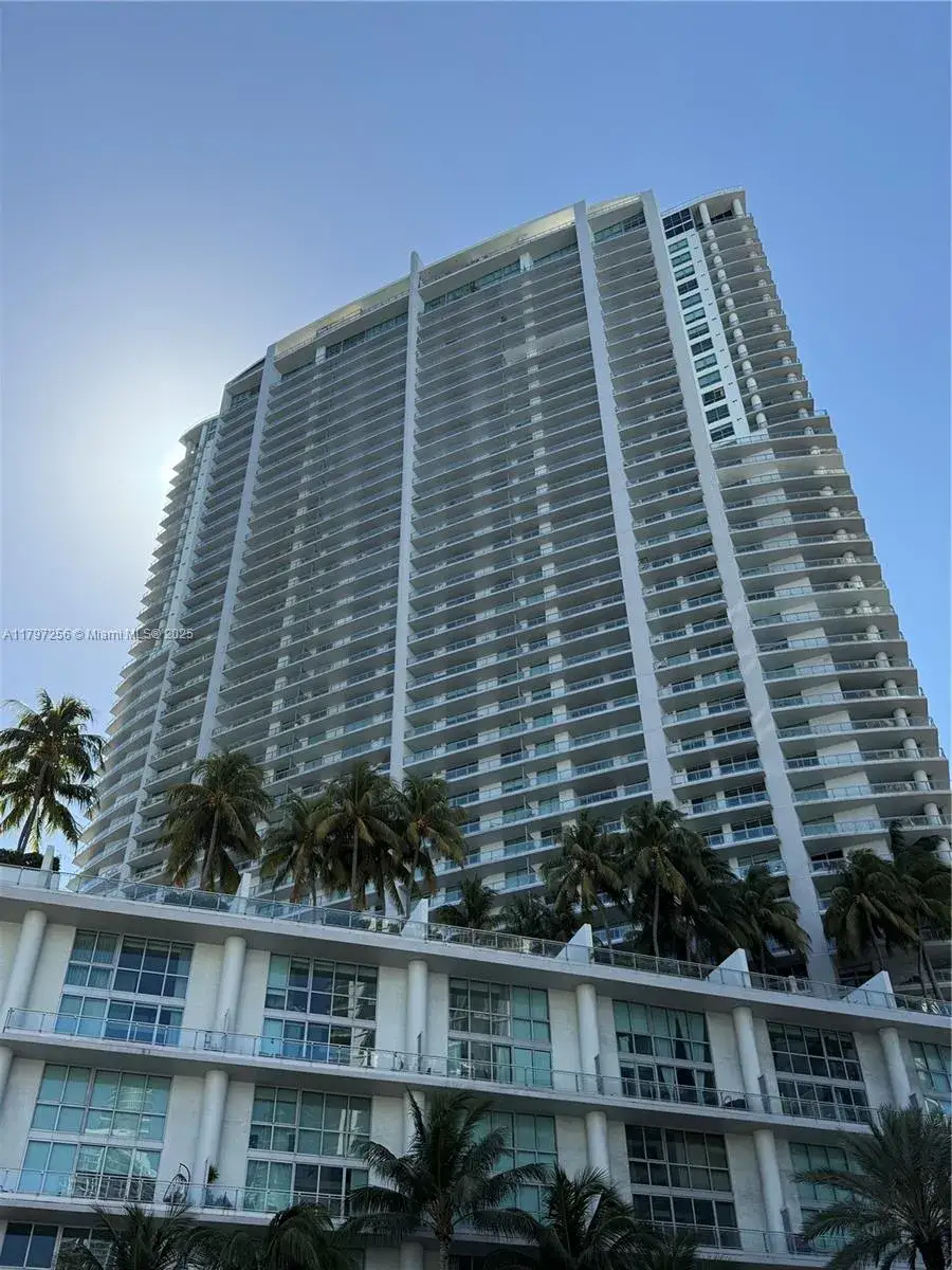 2 bedroom 2 bath Residential for sale at 90 SW 3rd St # 3601, Miami FL 33130