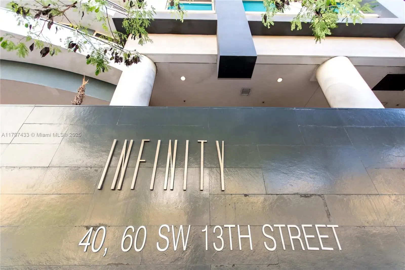 1 bedroom 1 bath Residential for sale at 60 SW 13th St # 3805, Miami FL 33130