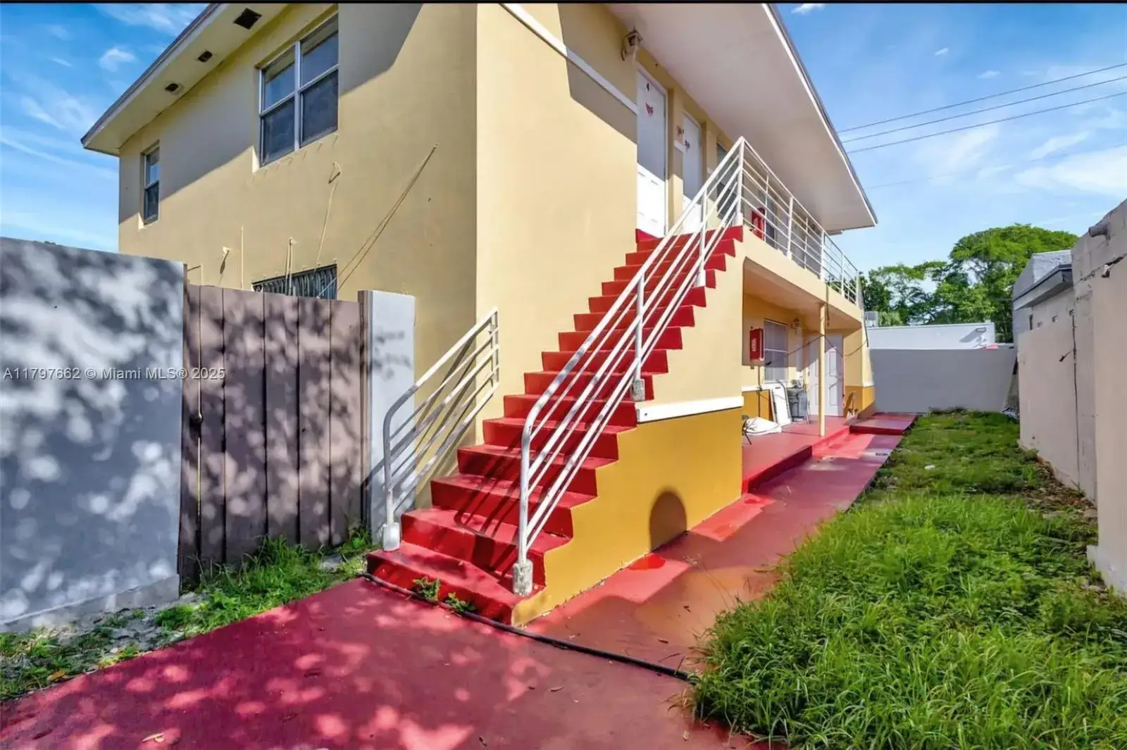 2 bedroom 1 bath Residential Lease for rent at 1006 10th St # 2, West Palm Beach FL 33401