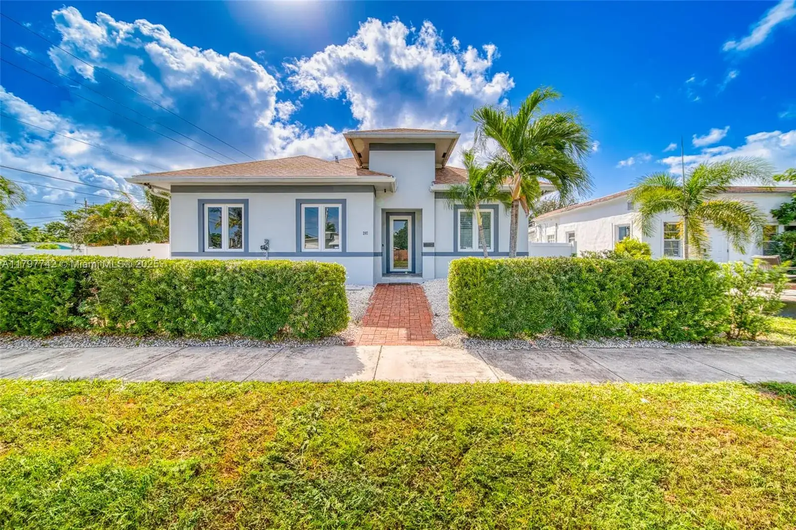 3 bedroom 3 bath Residential for sale at 207 SW 11th St, Dania Beach FL 33004