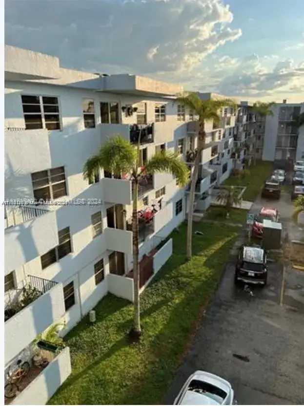 3 bedroom 2 bath Residential for sale at 1221 SW 122nd Ave # 401, Miami FL 33184