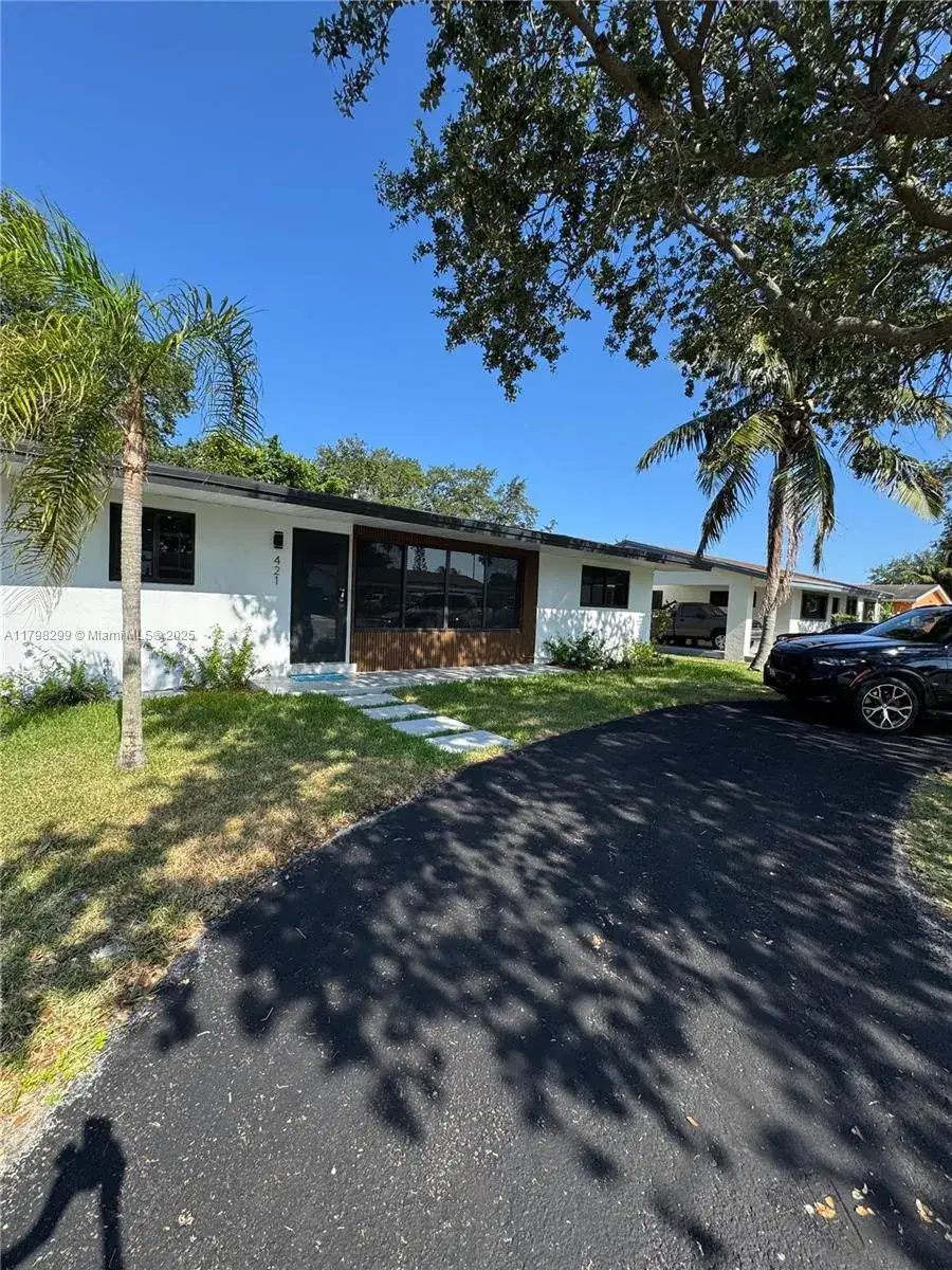 2 bedroom 1 bath Residential for sale at 421 SW 11th Ave, Hallandale Beach FL 33009