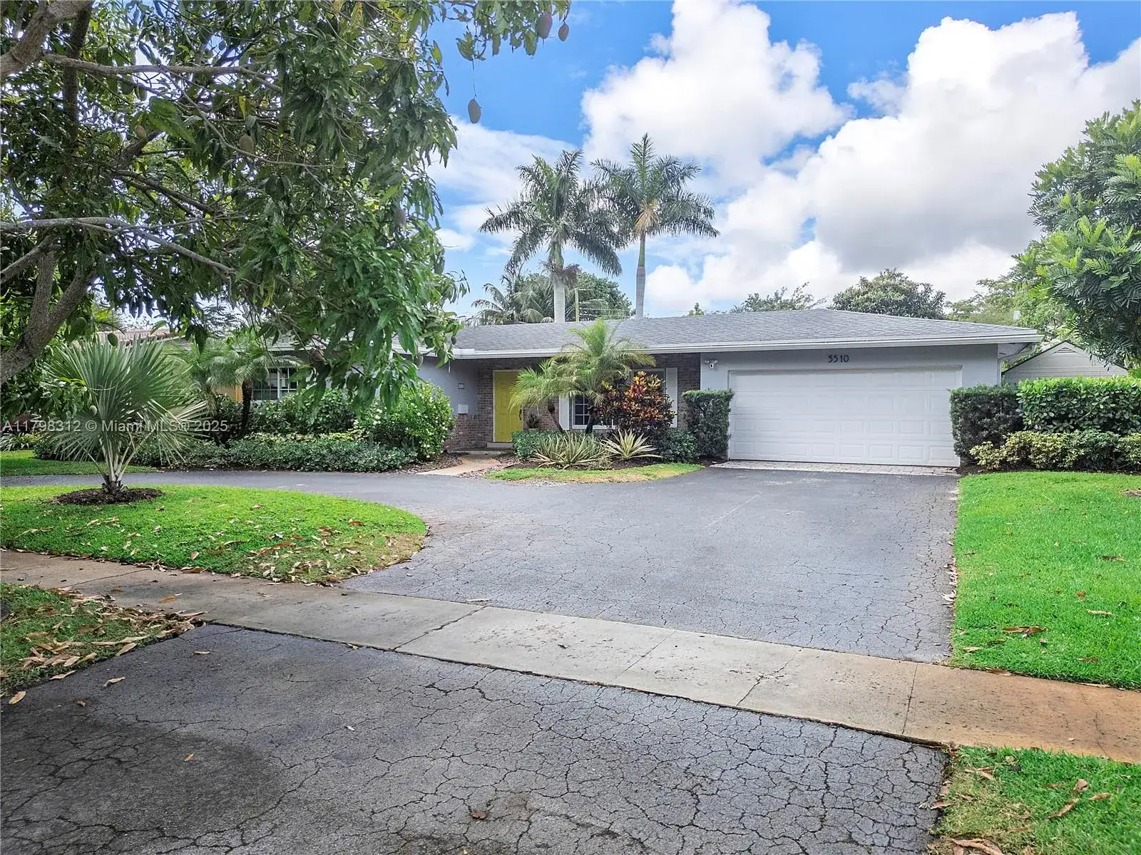 3 bedroom 2 bath Residential for sale at 5510 SW 6th St, Plantation FL 33317