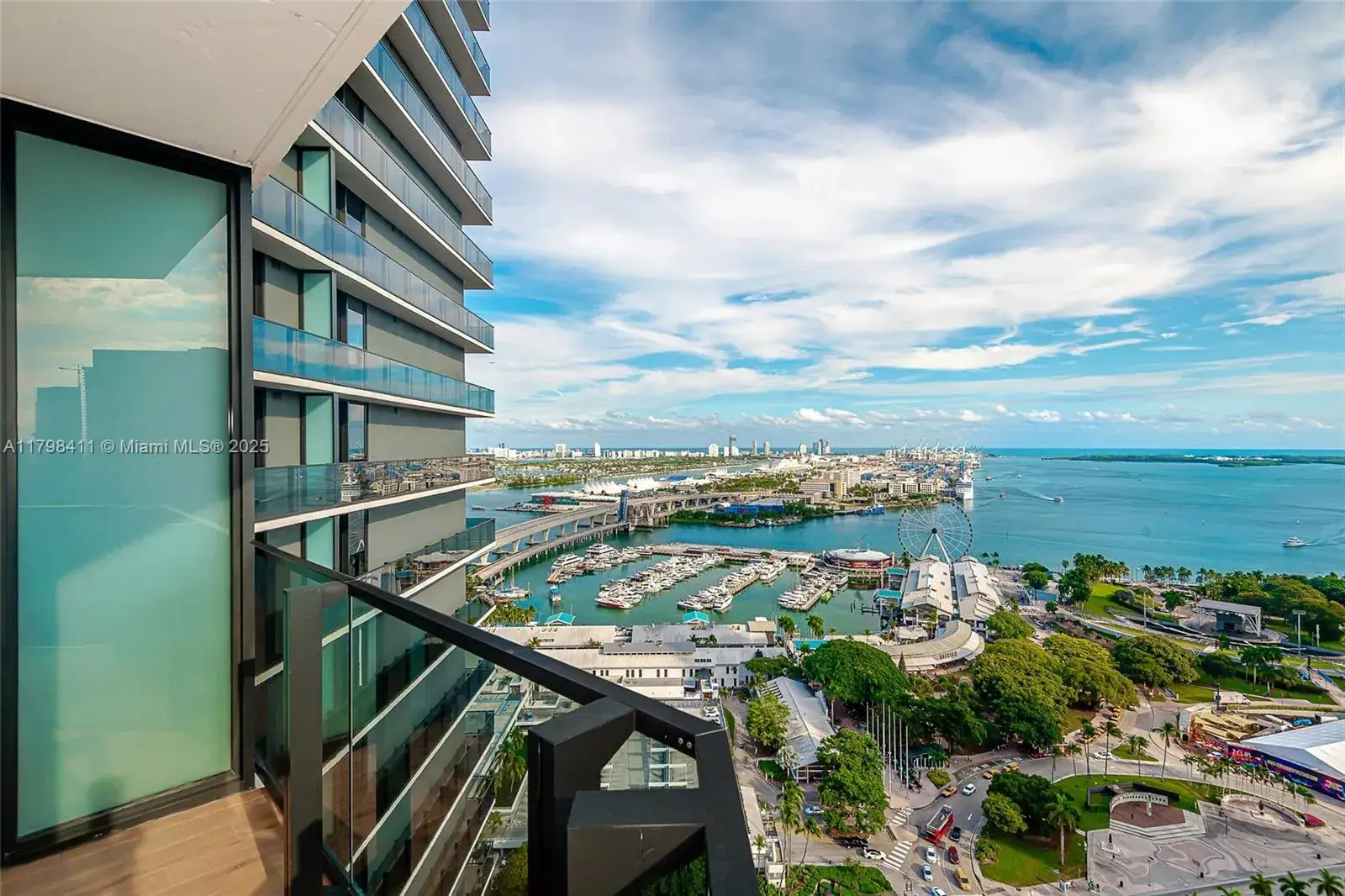 1 bedroom 1 bath Residential for sale at 398 NE 5th St # 2415, Miami FL 33132