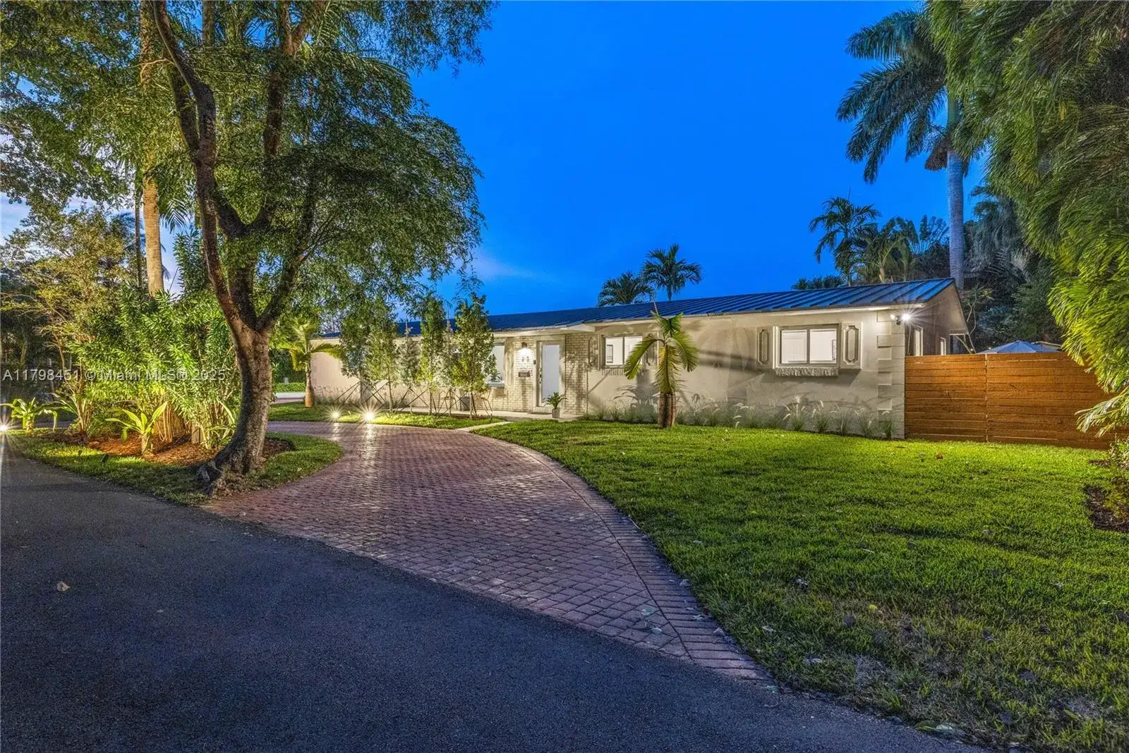 3 bedroom 2 bath Residential for sale at 615 NE 115th St, Biscayne Park FL 33161