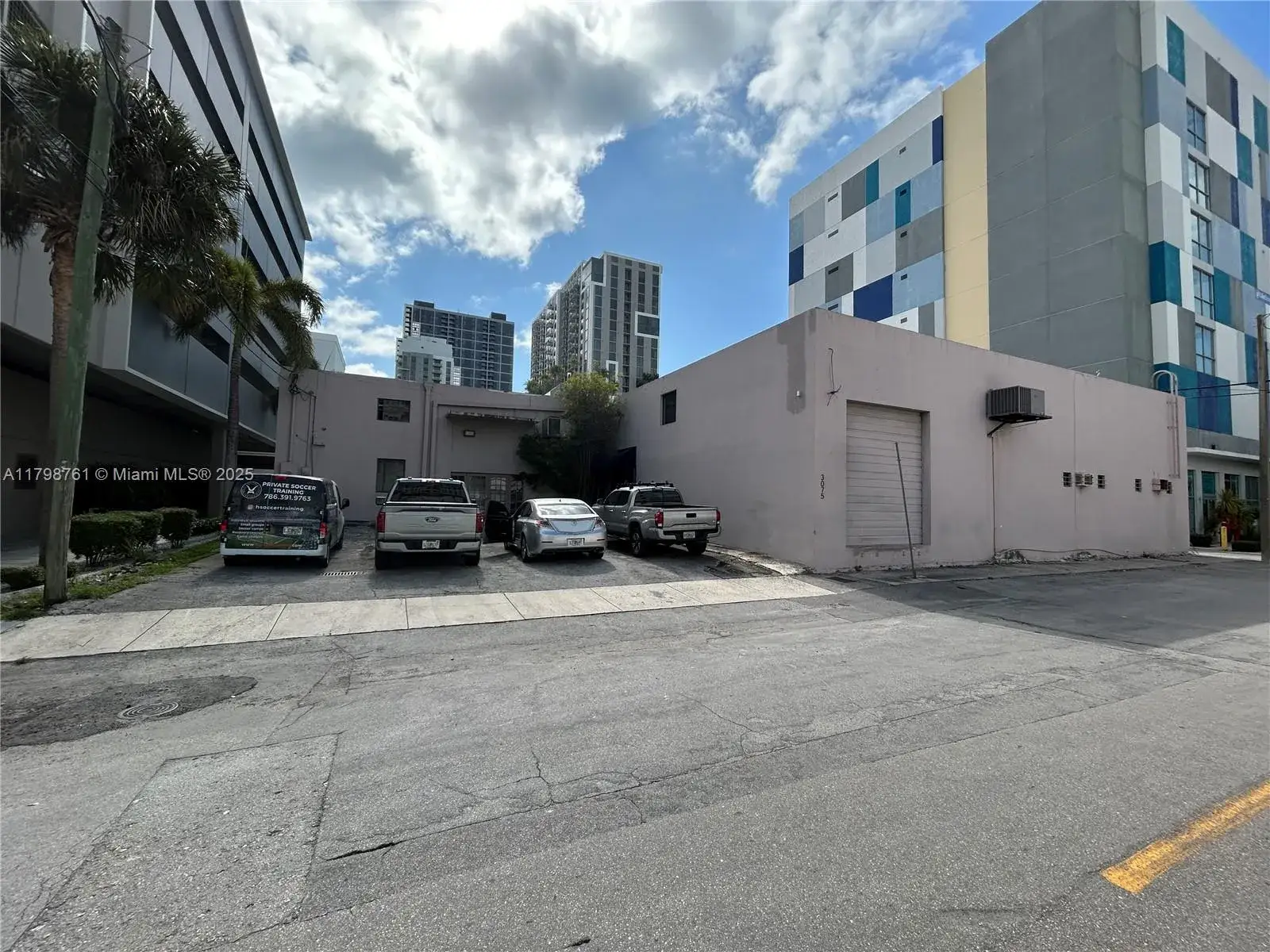 Commercial Sale for sale at 3075 SW 39th Ave, Miami FL 33146