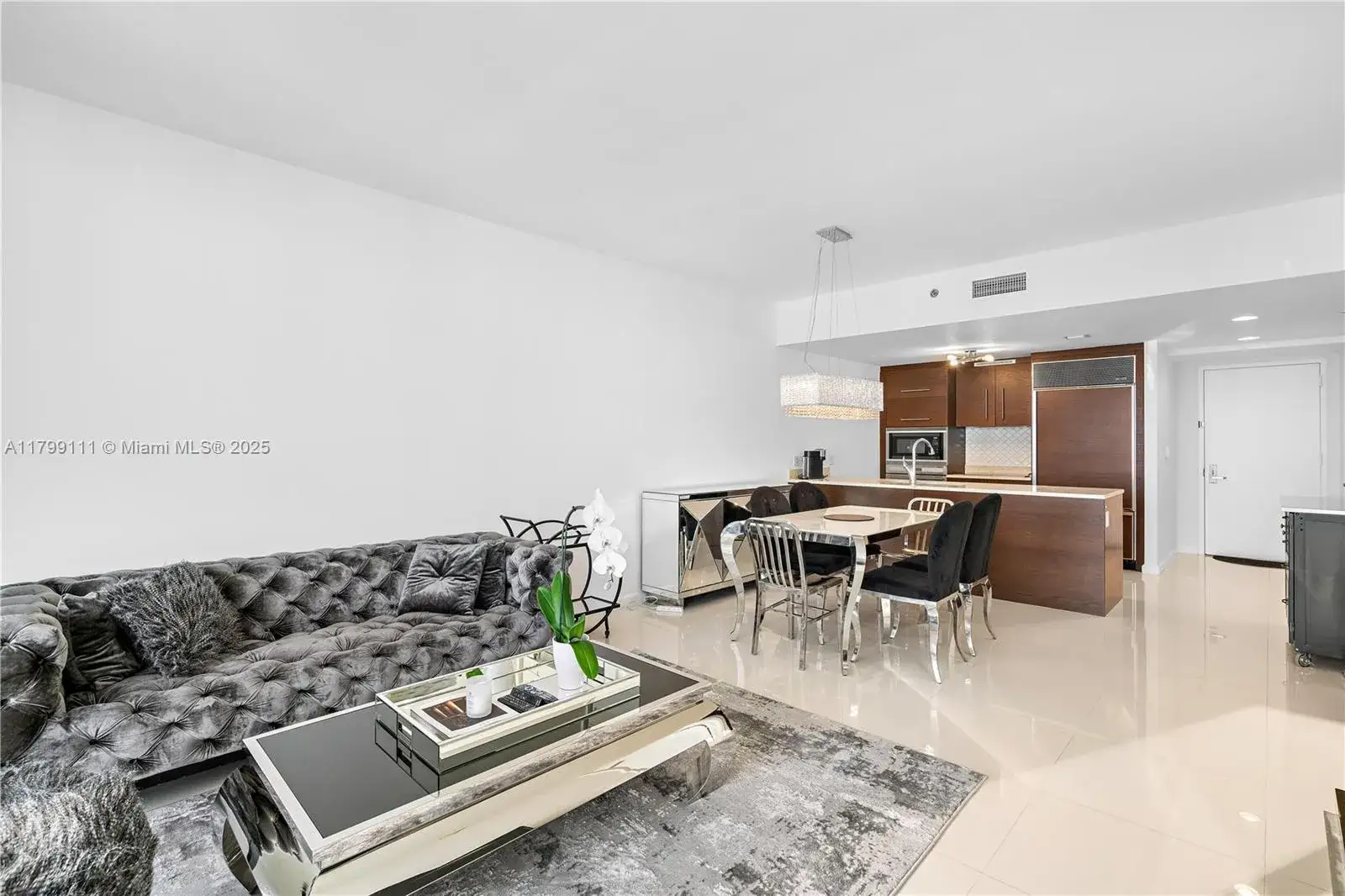 1 bedroom 1 bath Residential Lease for rent at 475 Brickell Ave # 4514, Miami FL 33131