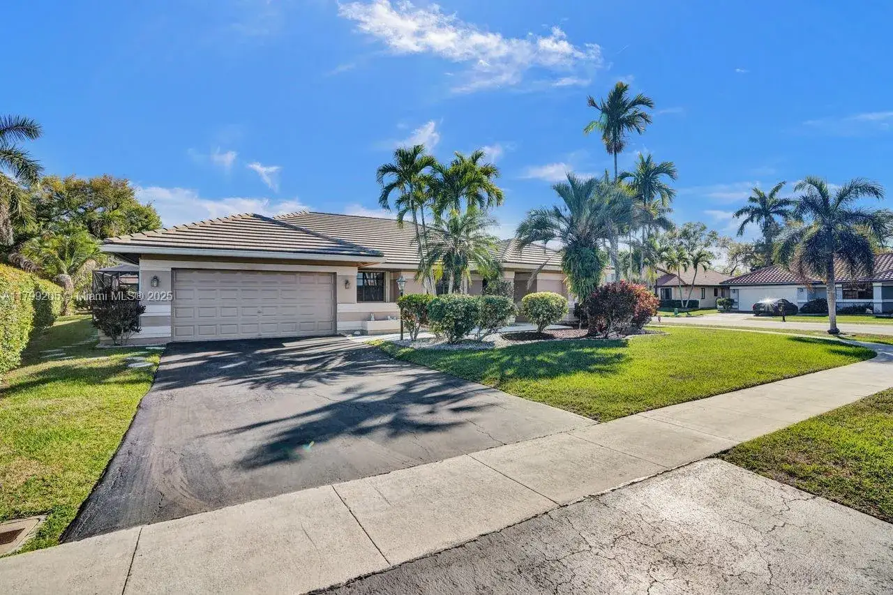 4 bedroom 3 bath Residential for sale at 1930 W Oak Knoll Cir, Davie FL 33324