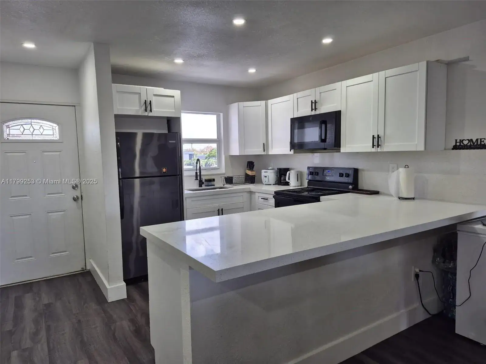 2 bedroom 1 bath Residential for sale at 6850 W 16th Dr # 320, Hialeah FL 33014