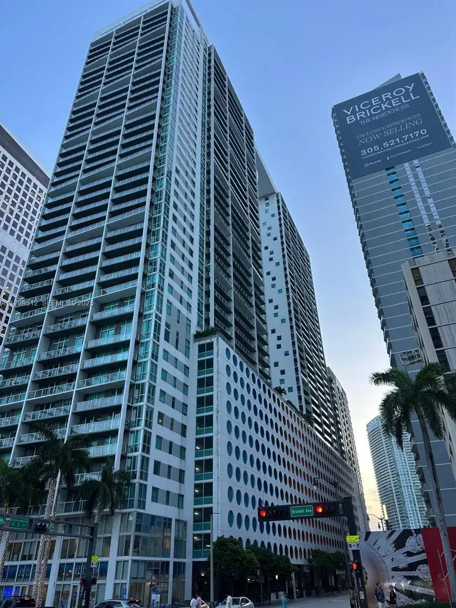 2 bedroom 2 bath Residential for sale at 500 Brickell Ave # 1907, Miami FL 33131