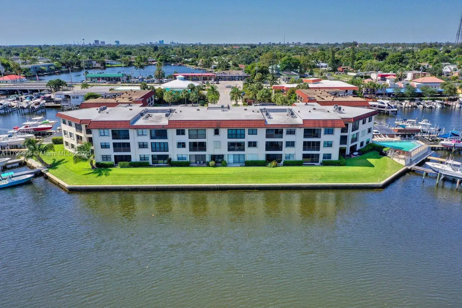 2 bedroom 2 bath Residential for sale at 313 Lake Cir # 111, North Palm Beach FL 33408