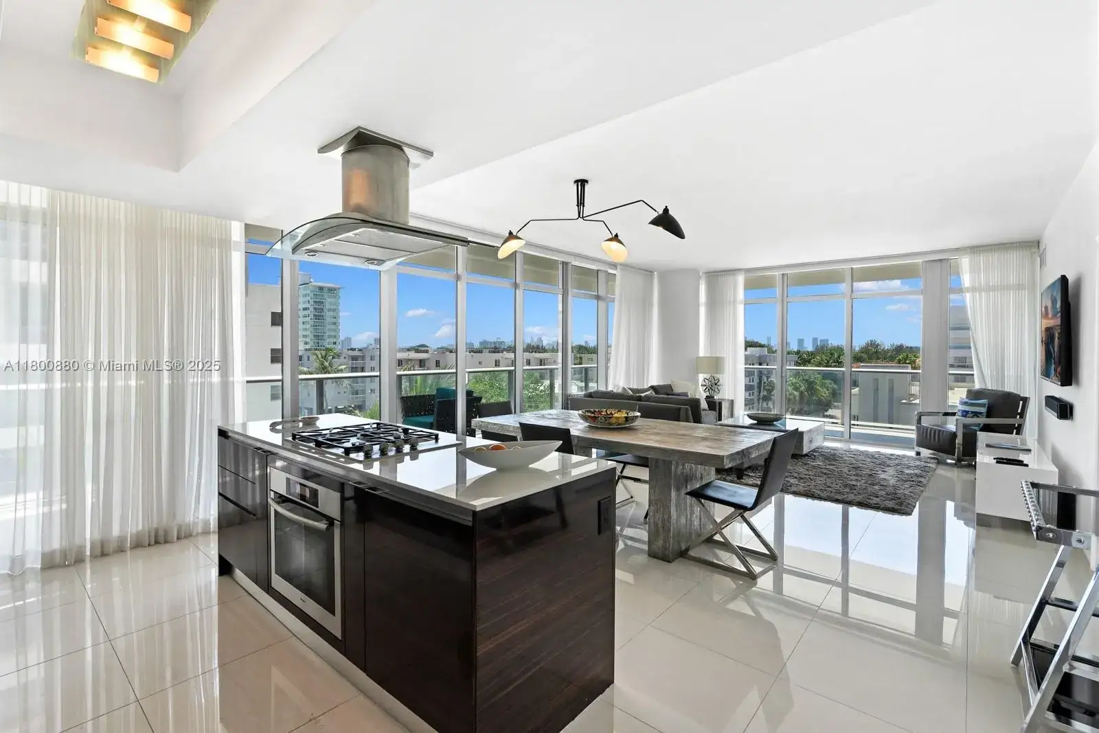 2 bedroom 2 bath Residential for sale at 3737 Collins Ave # 503, Miami Beach FL 33140