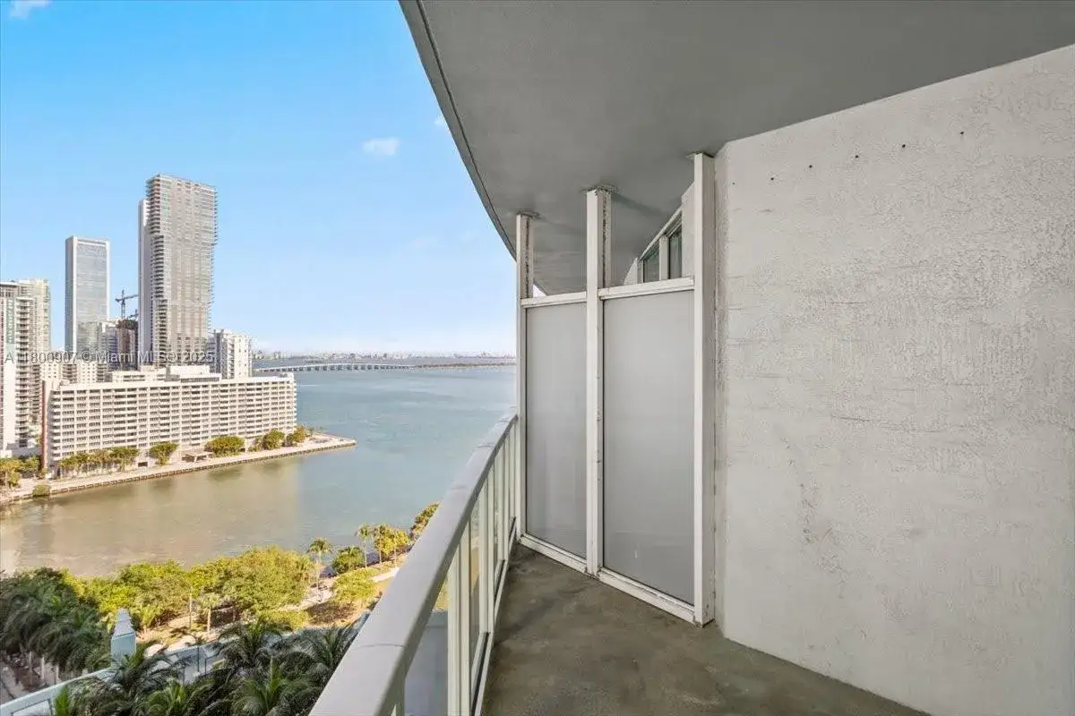 1 bedroom 1 bath Residential for sale at 1900 N Bayshore Dr # 1810, Miami FL 33132