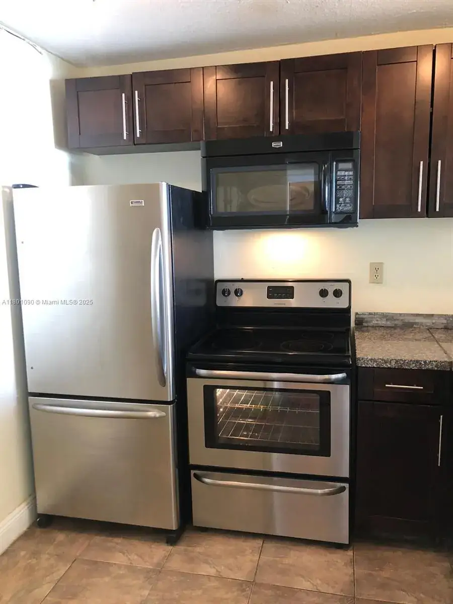 1 bedroom 1 bath Residential for sale at 492 NW 165th St Rd # C514, Miami FL 33169