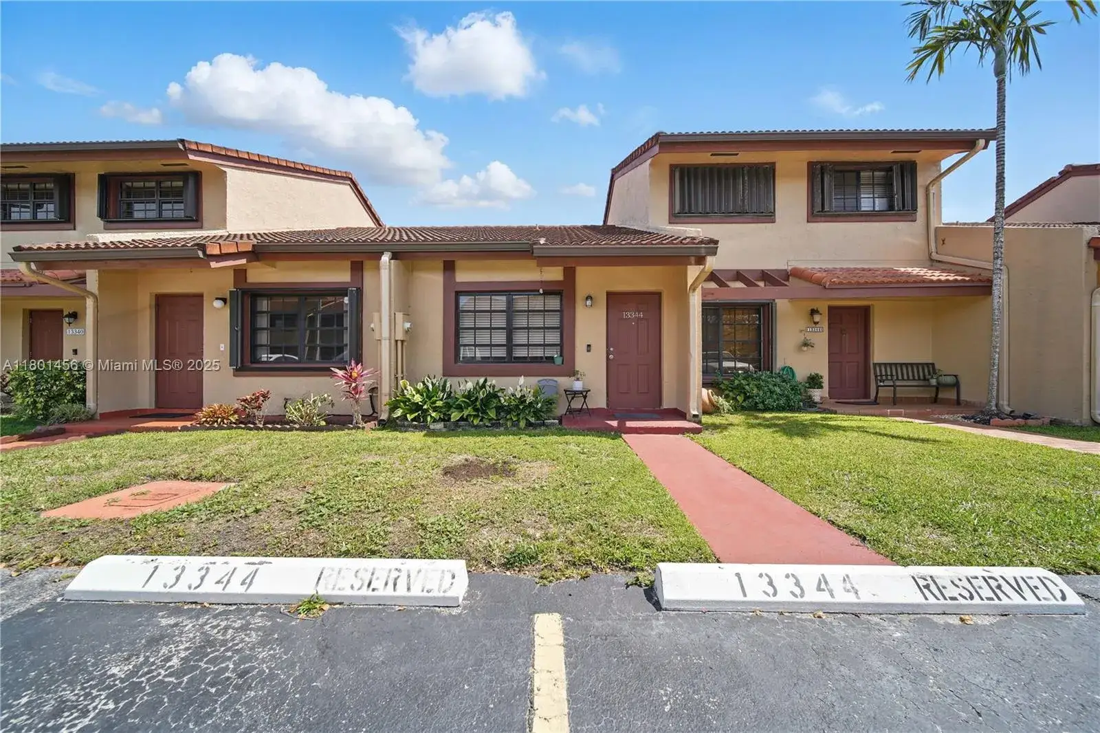 1 bedroom 1 bath Residential for sale at 13344 SW 59th Ln, Miami FL 33183