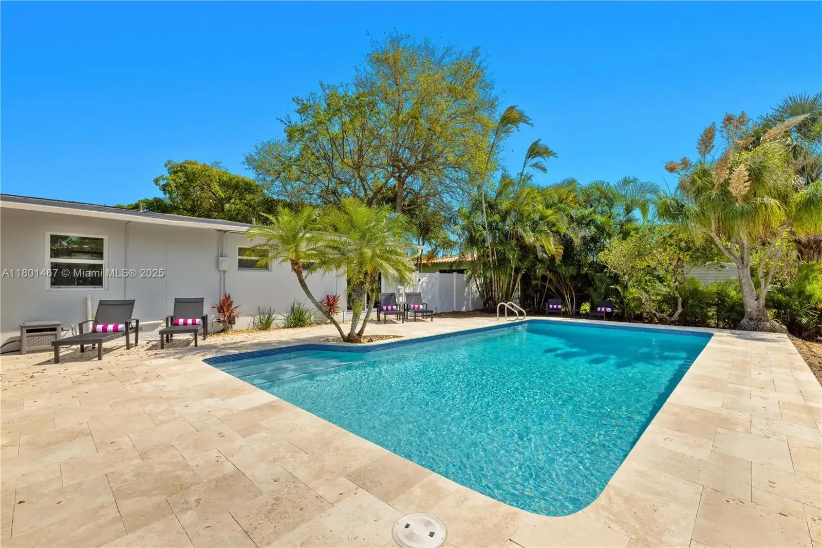 3 bedroom 3 bath Residential for sale at 2225 NW 3rd Ave, Wilton Manors FL 33311