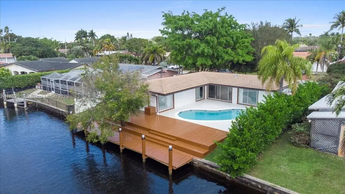 3 bedroom 2 bath Residential for sale at 1910 NW 36th St, Oakland Park FL 33309