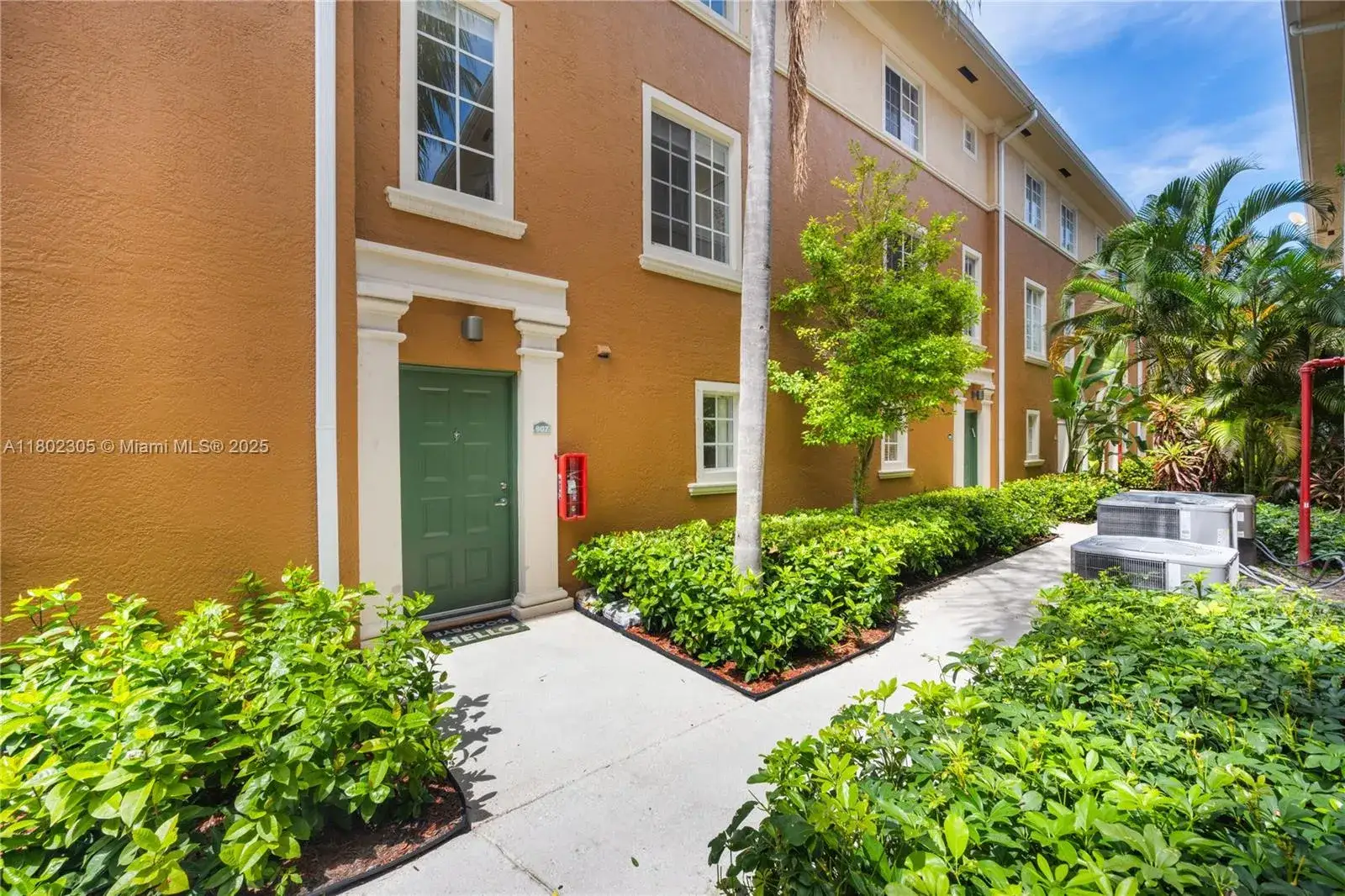 2 bedroom 2 bath Residential for sale at 2845 NE 185th St # 907, Aventura FL 33180