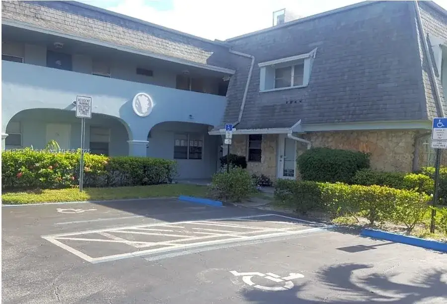 1 bath Residential Lease for rent at 4271 NW 5th St # 250, Plantation FL 33317