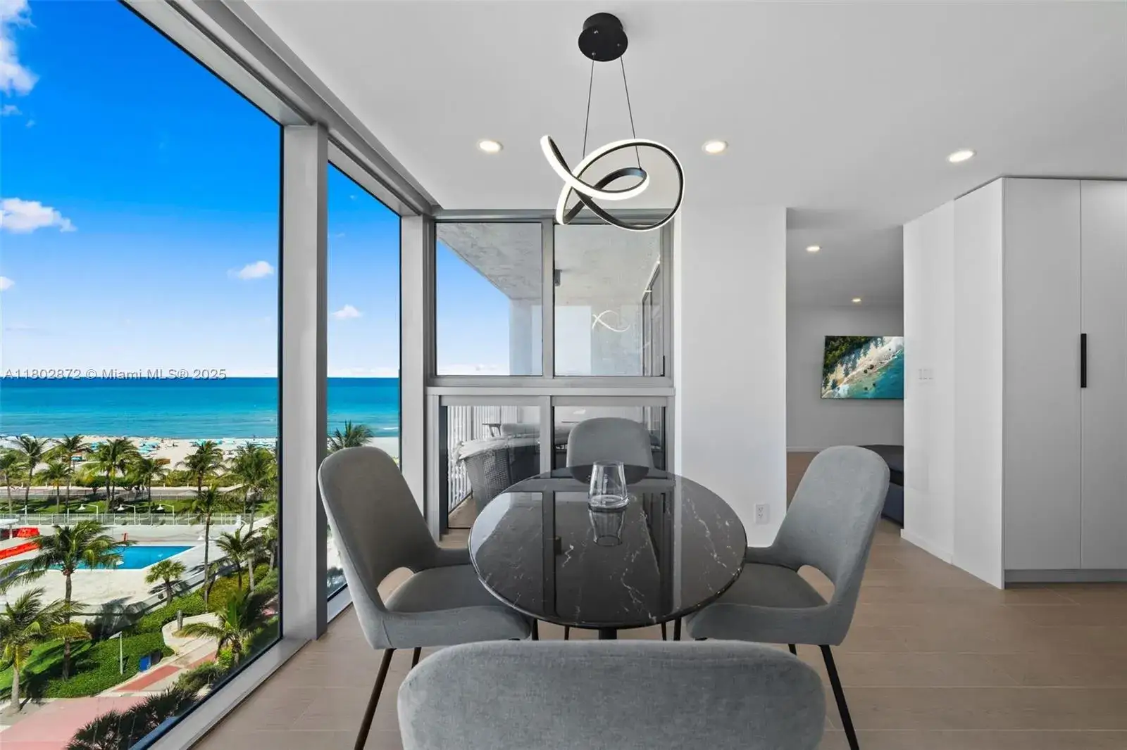 2 bedroom 2 bath Residential for sale at 2655 Collins Ave, Miami Beach FL 33140