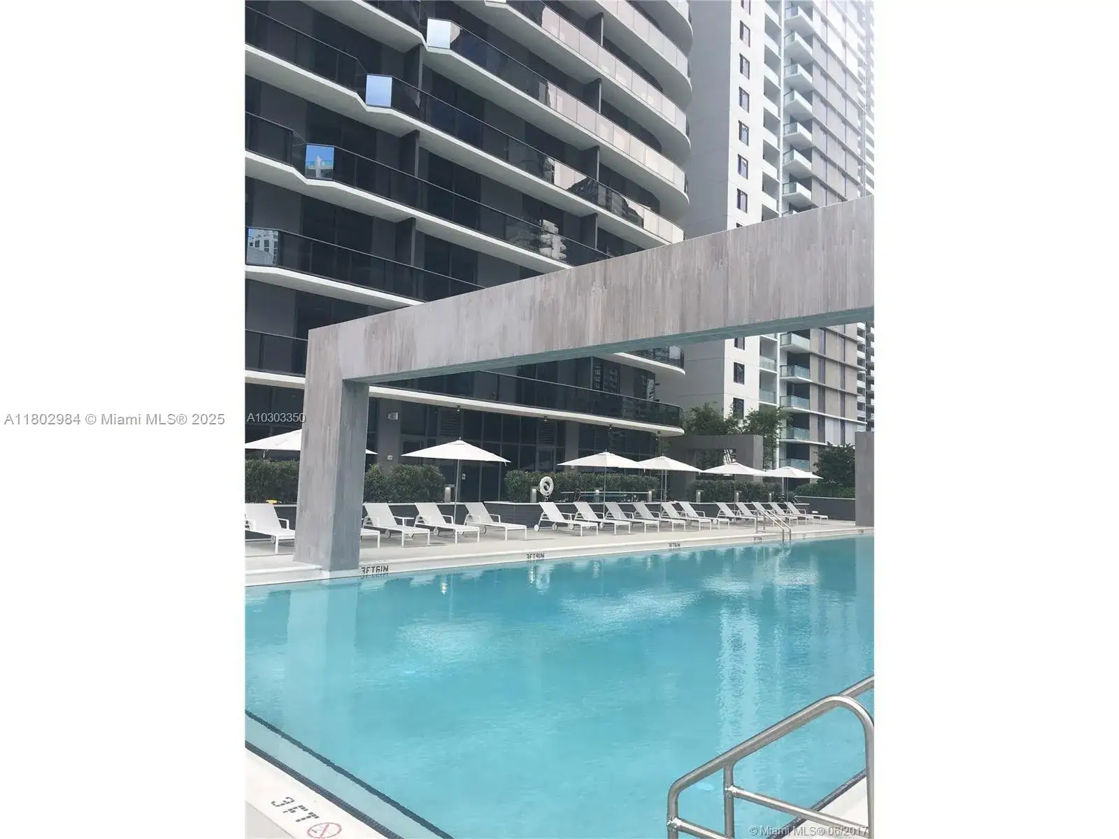 1 bedroom 1 bath Residential for sale at 55 SW 9th St # 3409, Miami FL 33130