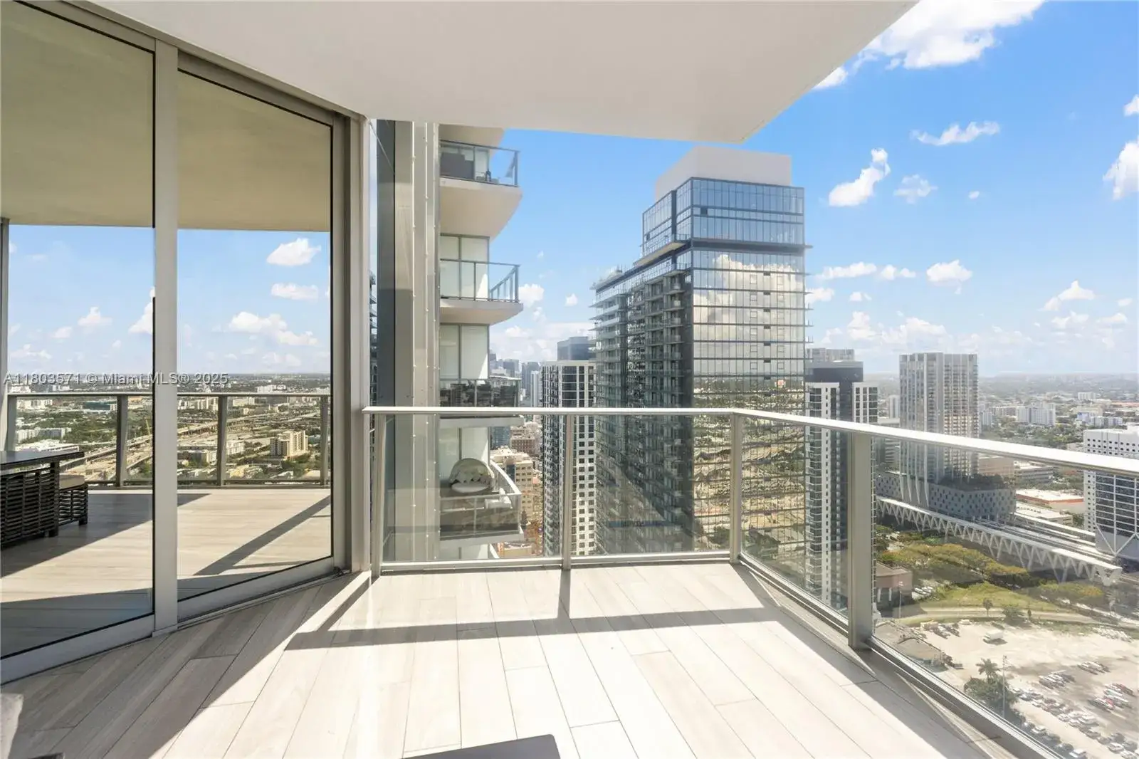 1 bedroom 2 bath Residential for sale at 851 NE 1st Ave # 3906, Miami FL 33132