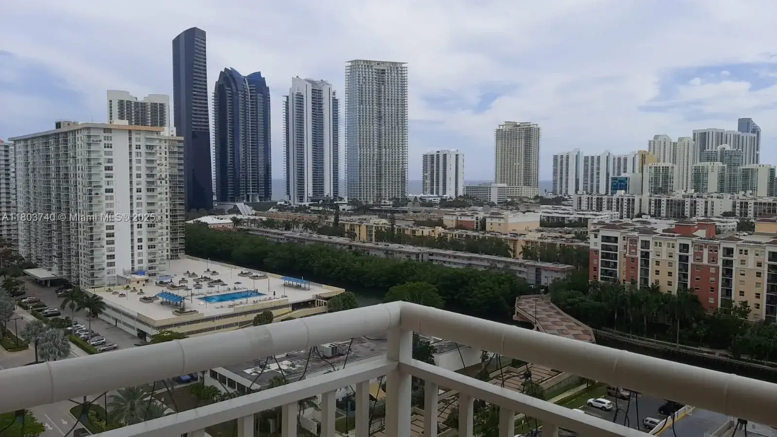 2 bedroom 2 bath Residential for sale at 251 174th St # 1711, Sunny Isles Beach FL 33160