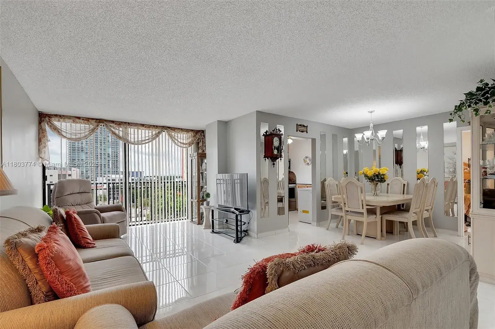 1 bedroom 1 bath Residential for sale at 17021 N Bay Rd # 918, Sunny Isles Beach FL 33160