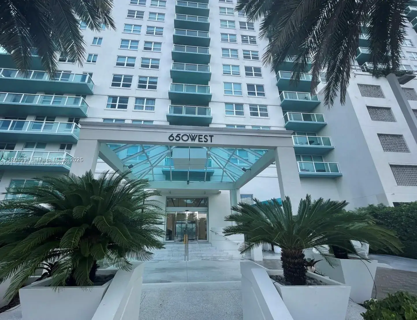 1 bedroom 1 bath Residential for sale at 650 West Ave # 1206, Miami Beach FL 33139