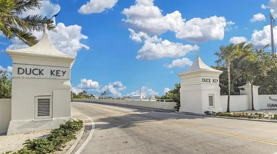 Land/Boat Docks for sale at 113 Jamaica St, Duck FL 33050