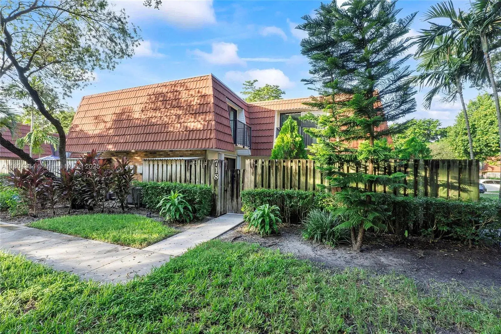 2 bedroom 2 bath Residential for sale at 718 NW 98th Circle # 718, Plantation FL 33324