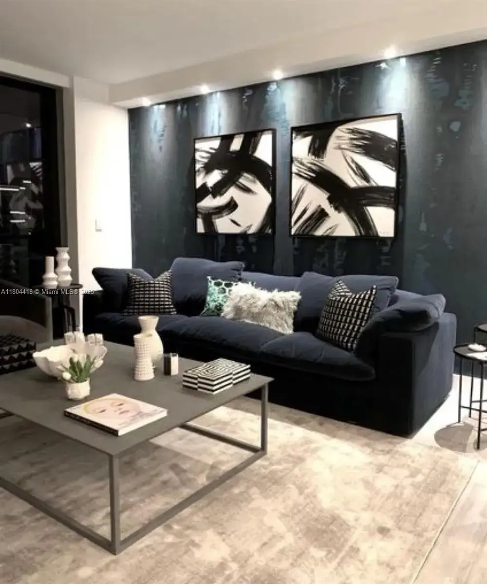 1 bedroom 1 bath Residential for sale at 1000 Brickell Plz # 3308, Miami FL 33131