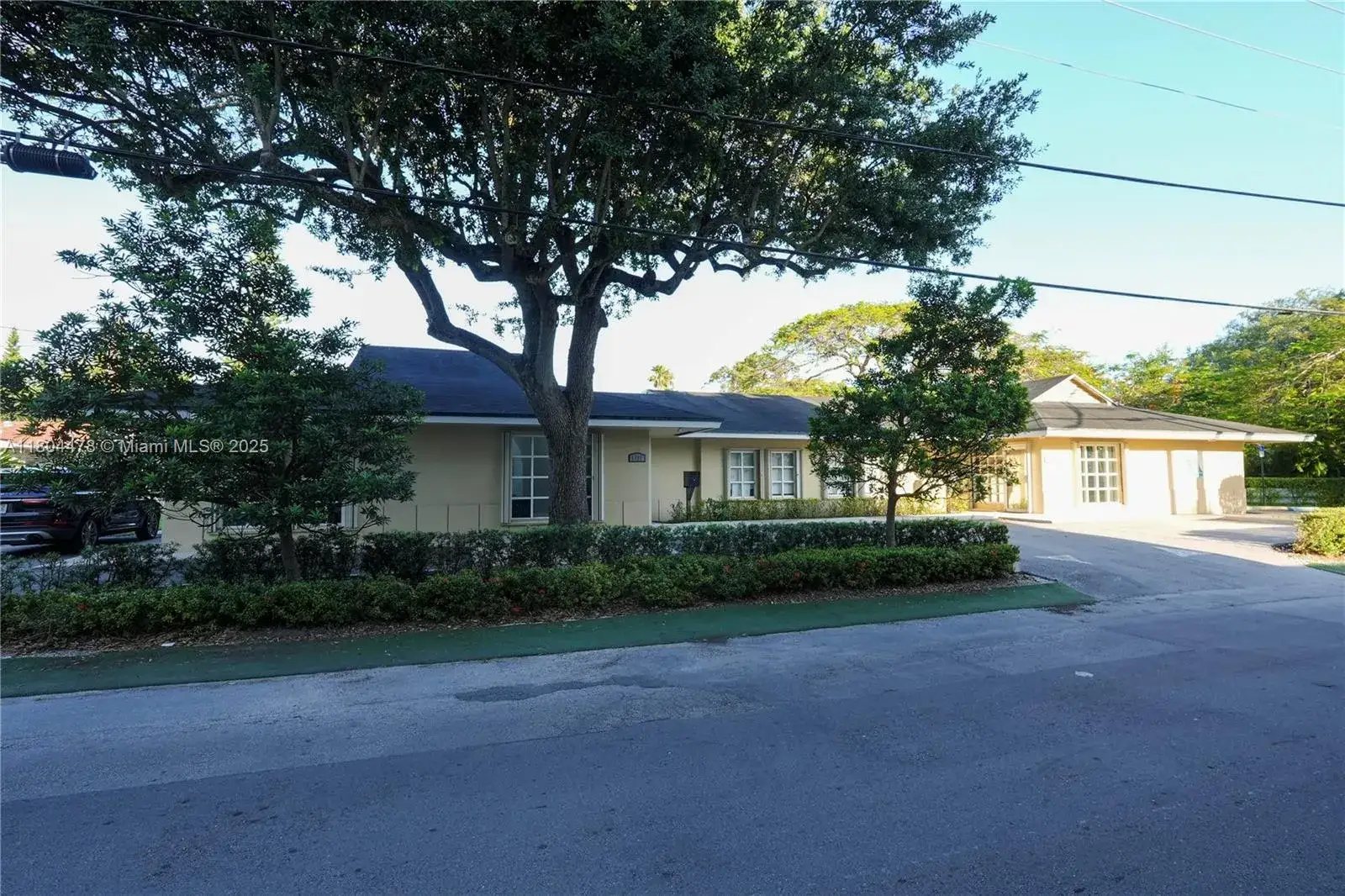Commercial Sale for sale at 8125 SW 120th St, Pinecrest FL 33156