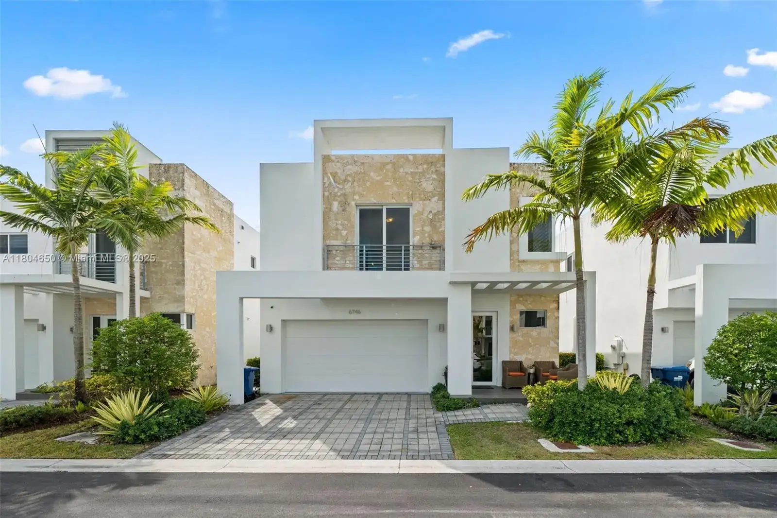 5 bedroom 4 bath Residential for sale at 6746 NW 103rd Ave, Doral FL 33178