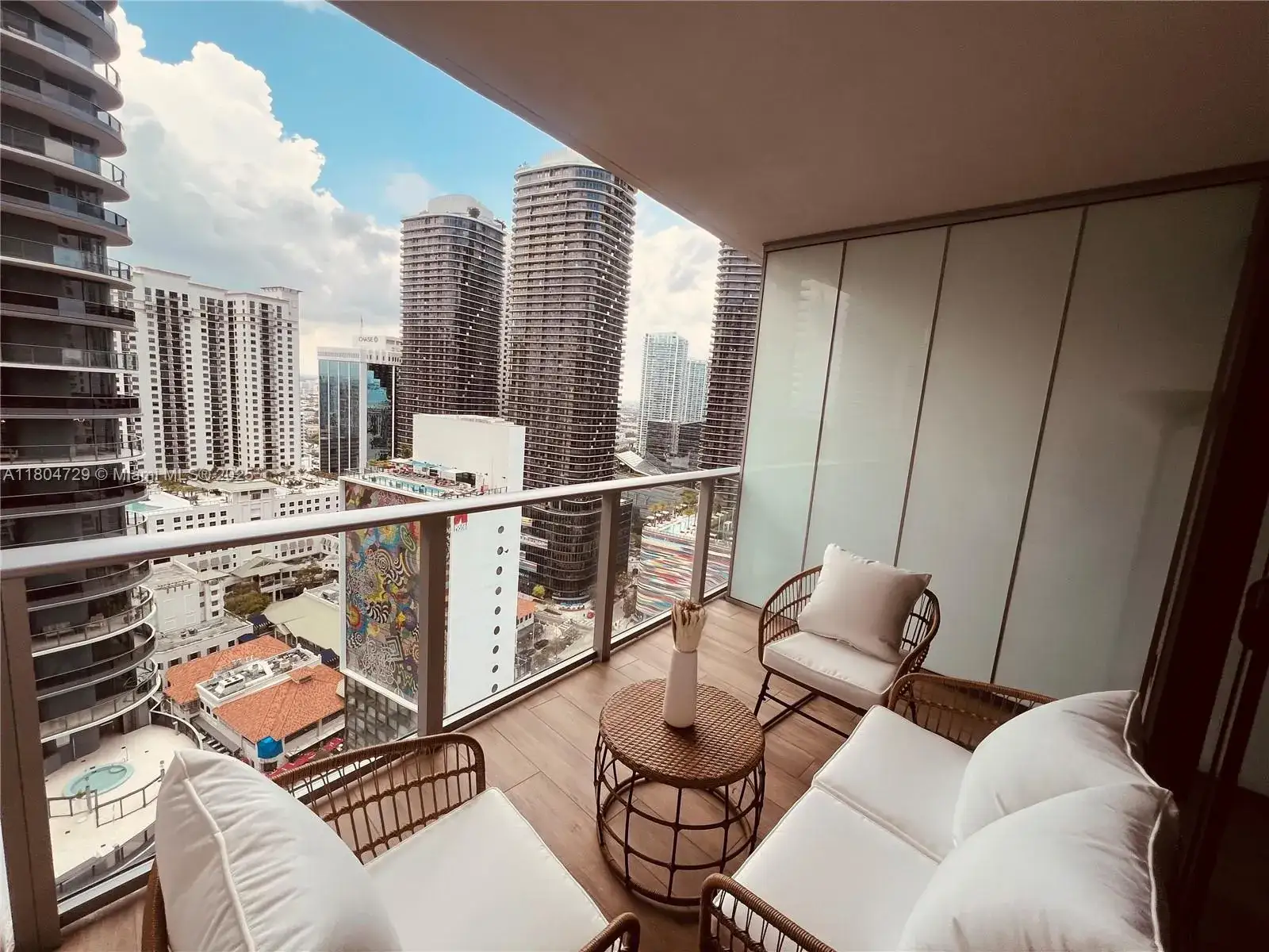 1 bath Residential Lease for rent at 1010 Brickell Ave # 2710, Miami FL 33131